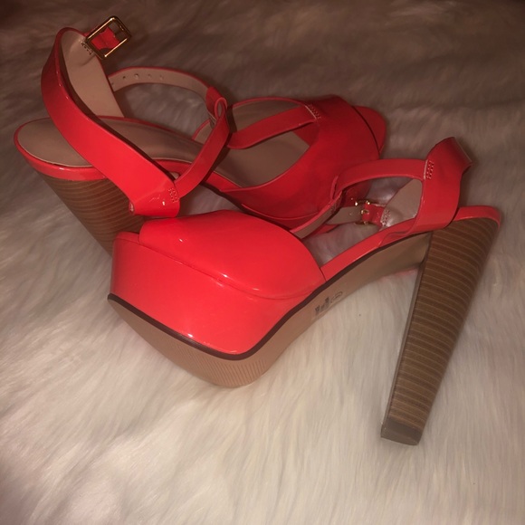 Orange Women’s size 9 platform heels. Fairly new - Picture 4 of 5